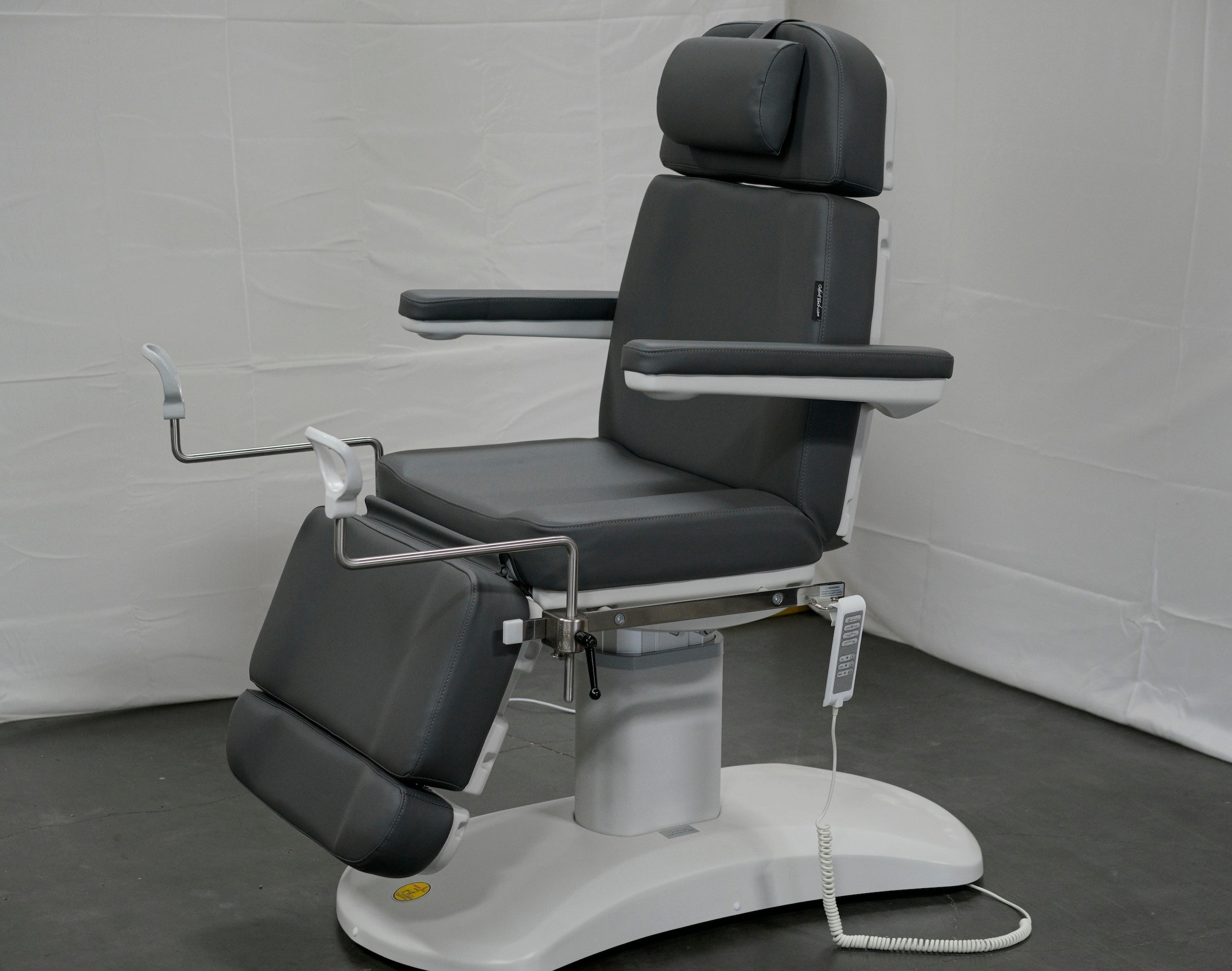 MediLuxe Lausanne: Luxurious Electric Exam Chair for Drs and Medspas