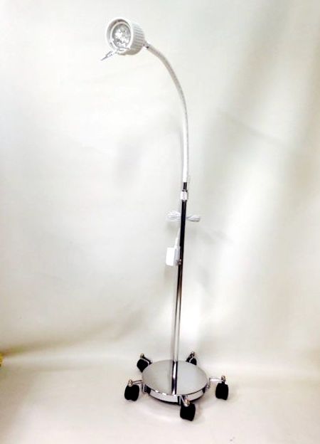 Delux Mobile Halogen Diagnostic Lamp on Wheels, White
